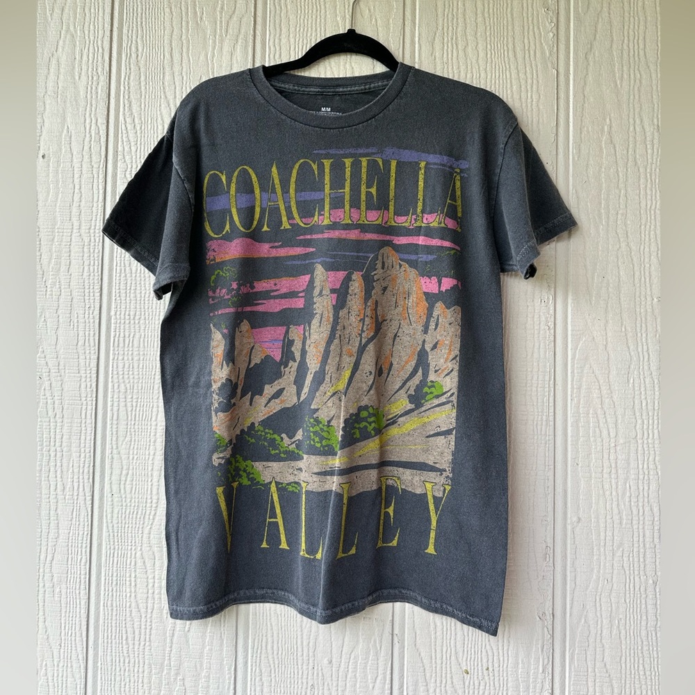 NWOT Coachella Valley Graphic Tee
